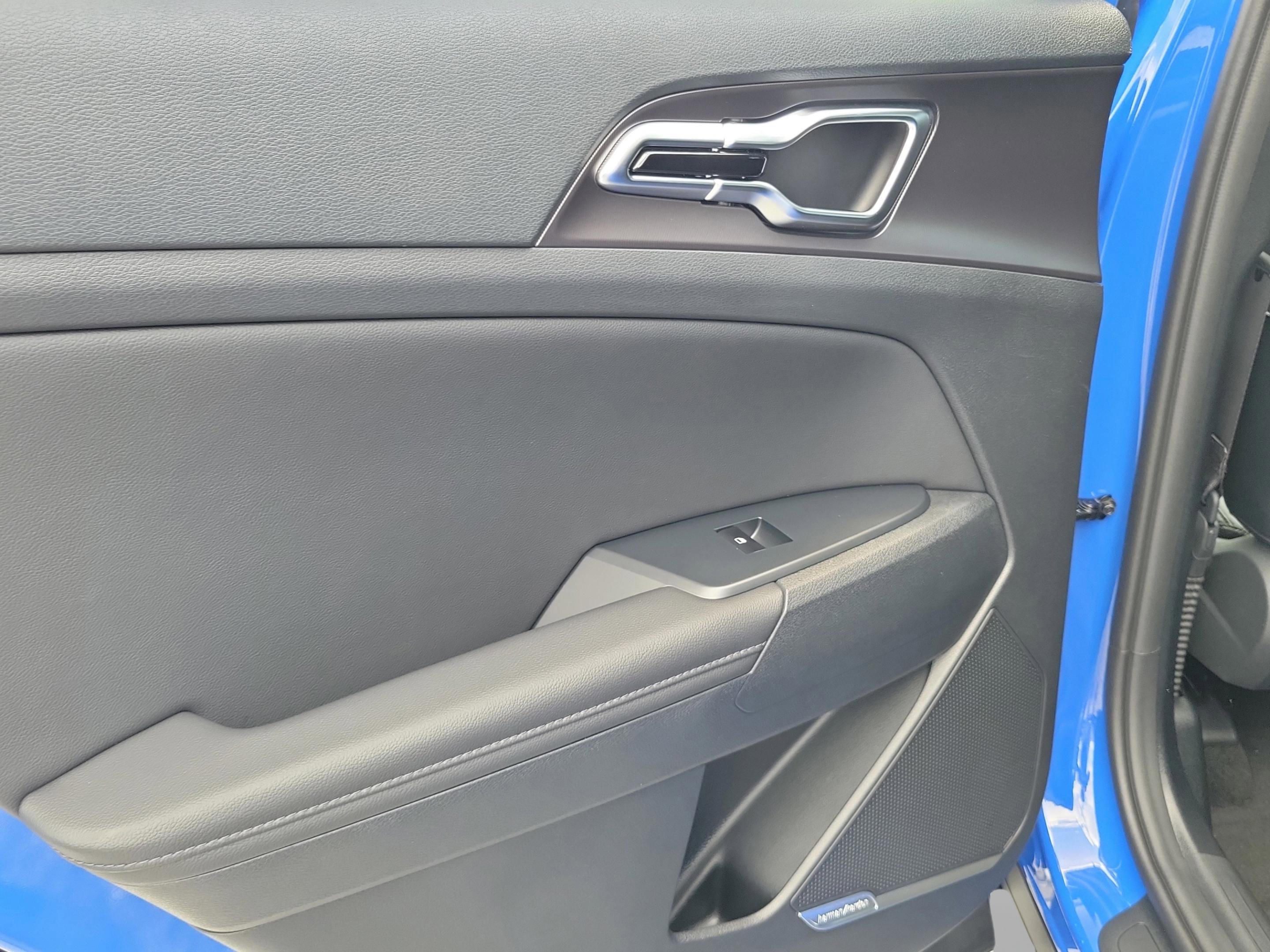 New 2026 Kia Sportage SX image 11