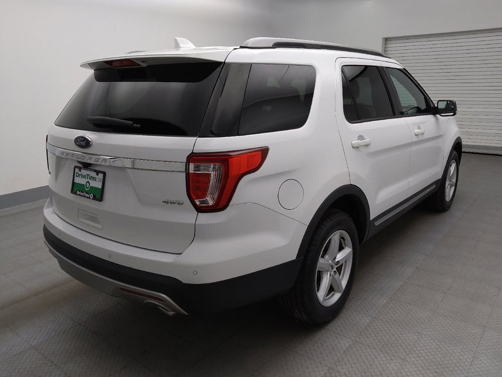 Used 2017 Ford Explorer XLT w/ Equipment Group 201A AWD/4WD image 9