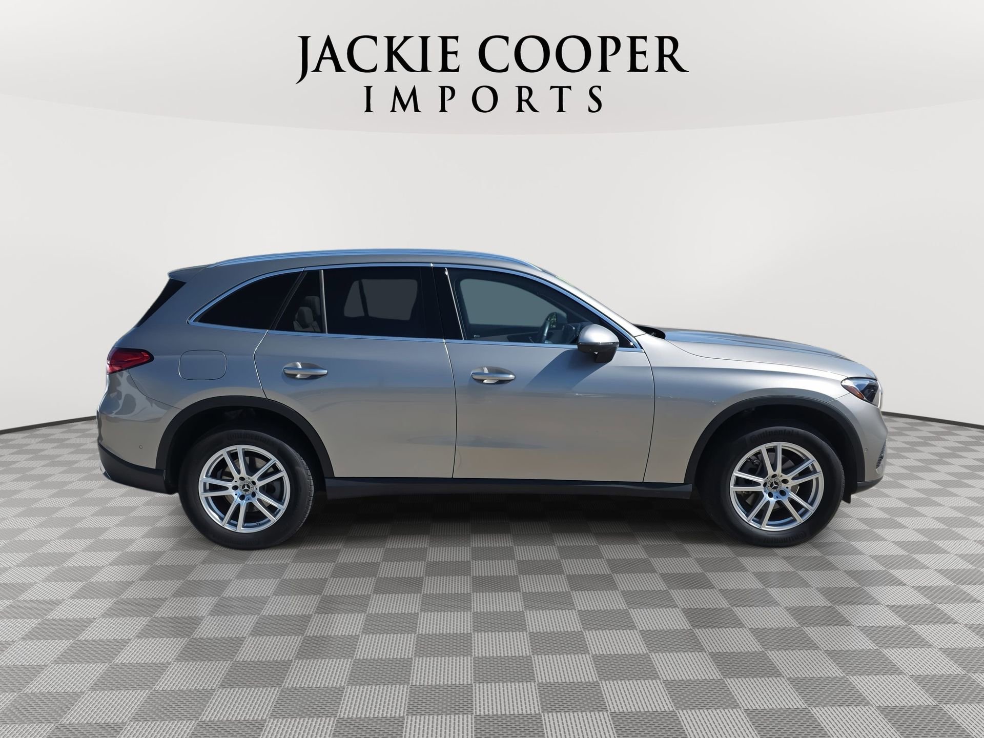 Used 2023 Mercedes-Benz GLC 300 4MATIC image 4