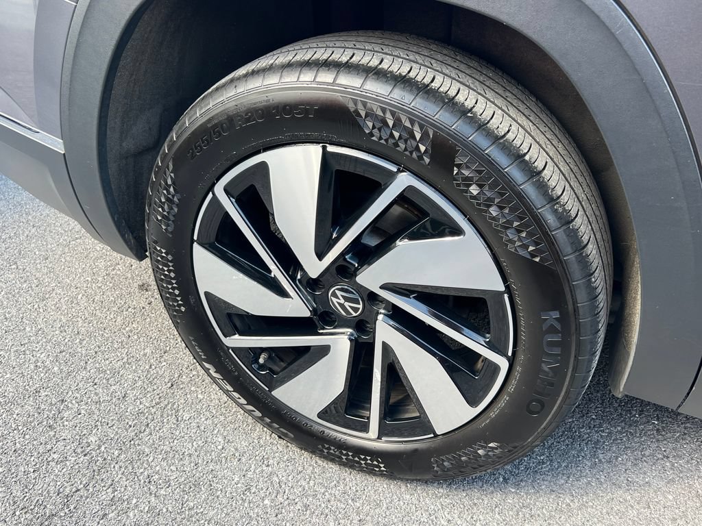 Used 2024 Volkswagen Atlas SEL AWD/4WD image 16