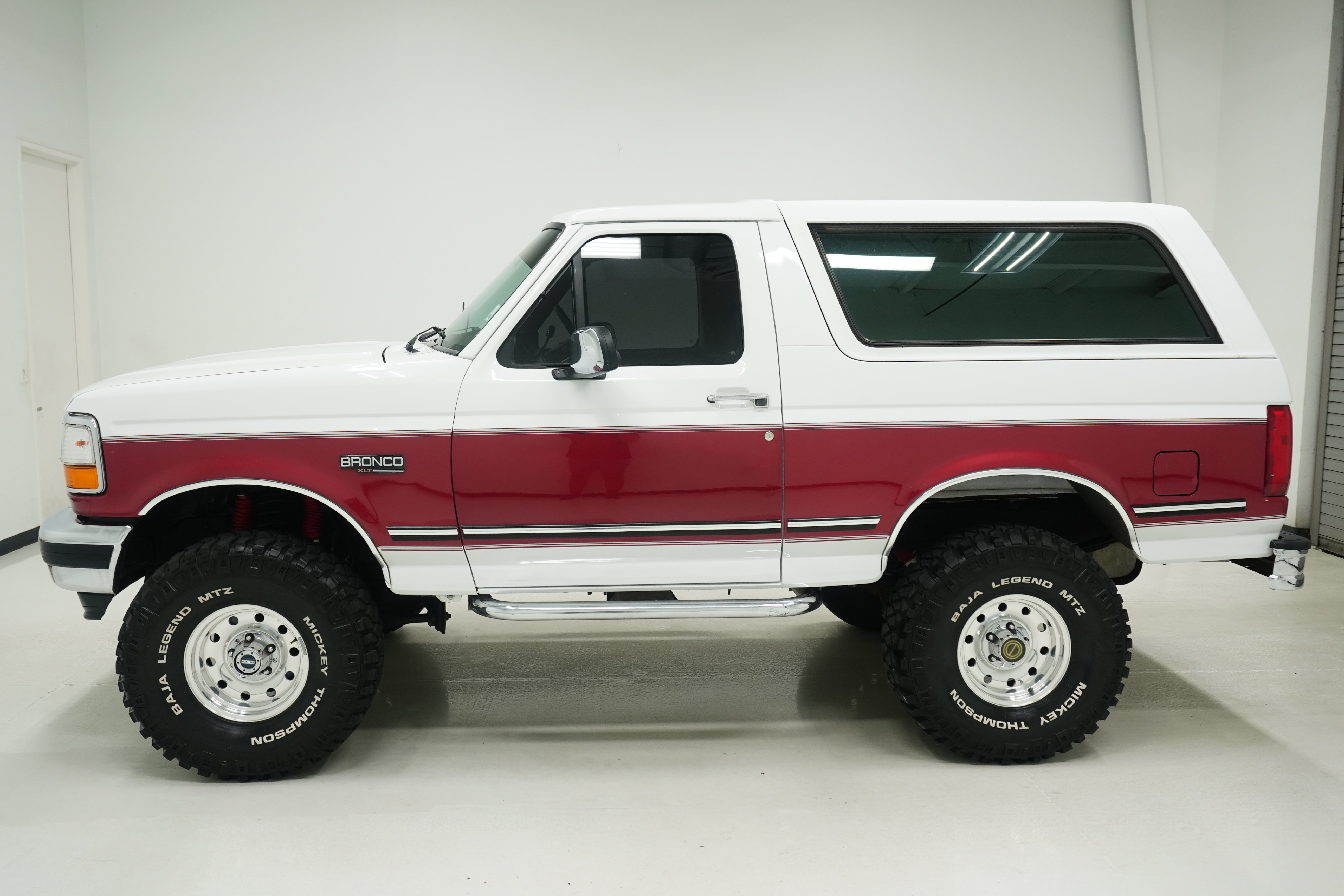 Used 1995 Ford Bronco XLT AWD/4WD image 7