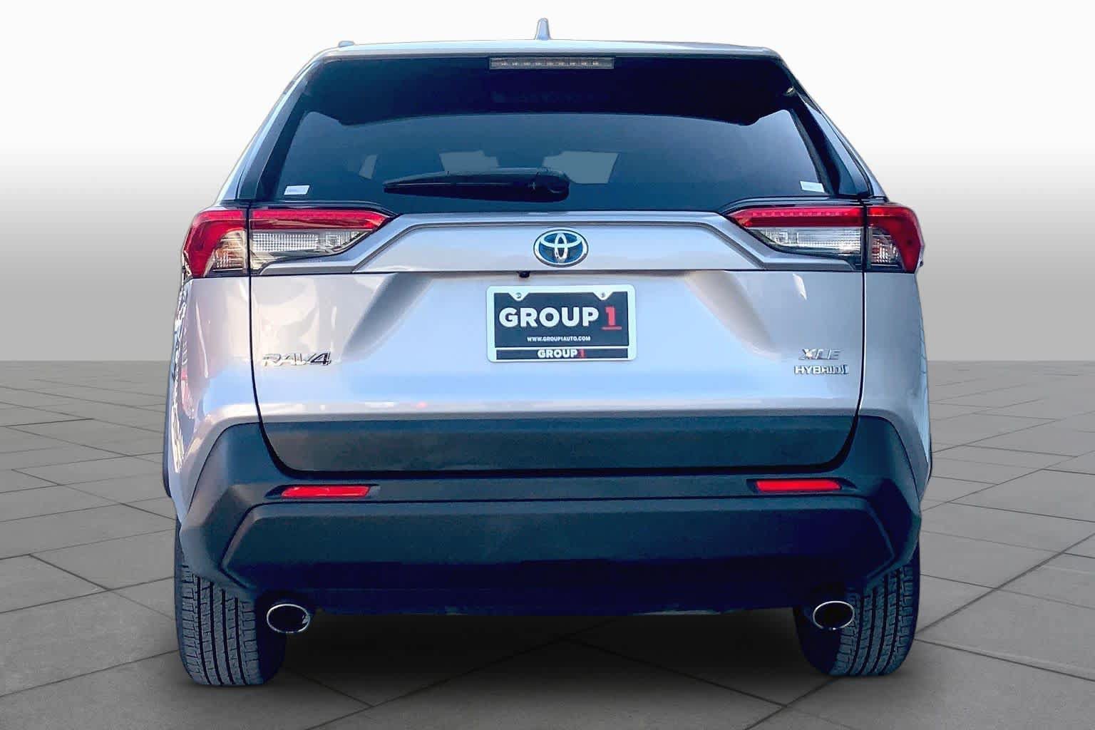 Used 2021 Toyota RAV4 XLE Premium AWD/4WD image 5