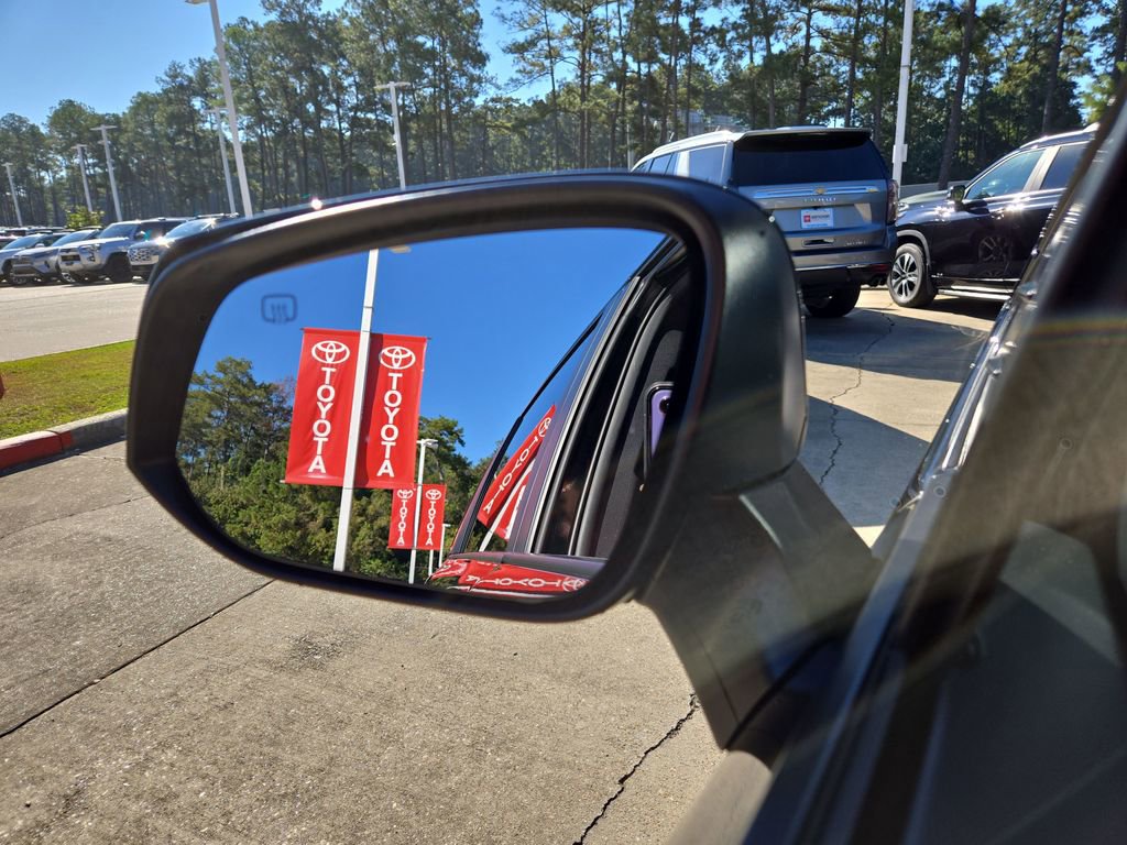 Used 2025 Toyota Sienna XSE image 12