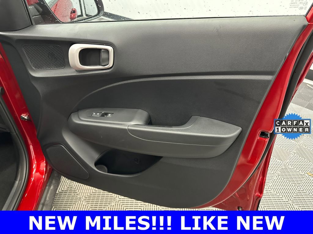 Used 2026 Hyundai Venue SE image 14