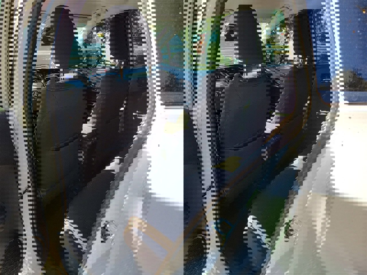 Used 2020 Toyota Prius LE w/ Carpet Mat Package image 9