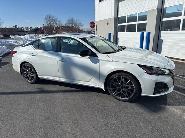 Used 2023 Nissan Altima 2.0 SR image 3