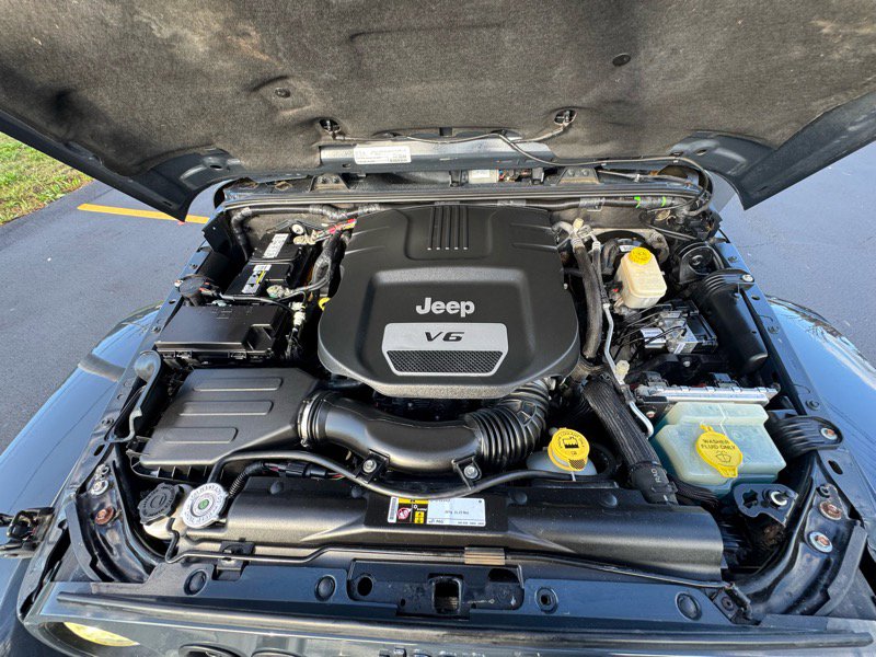Used 2016 Jeep Wrangler Unlimited Sahara w/ Dual Top Group image 18