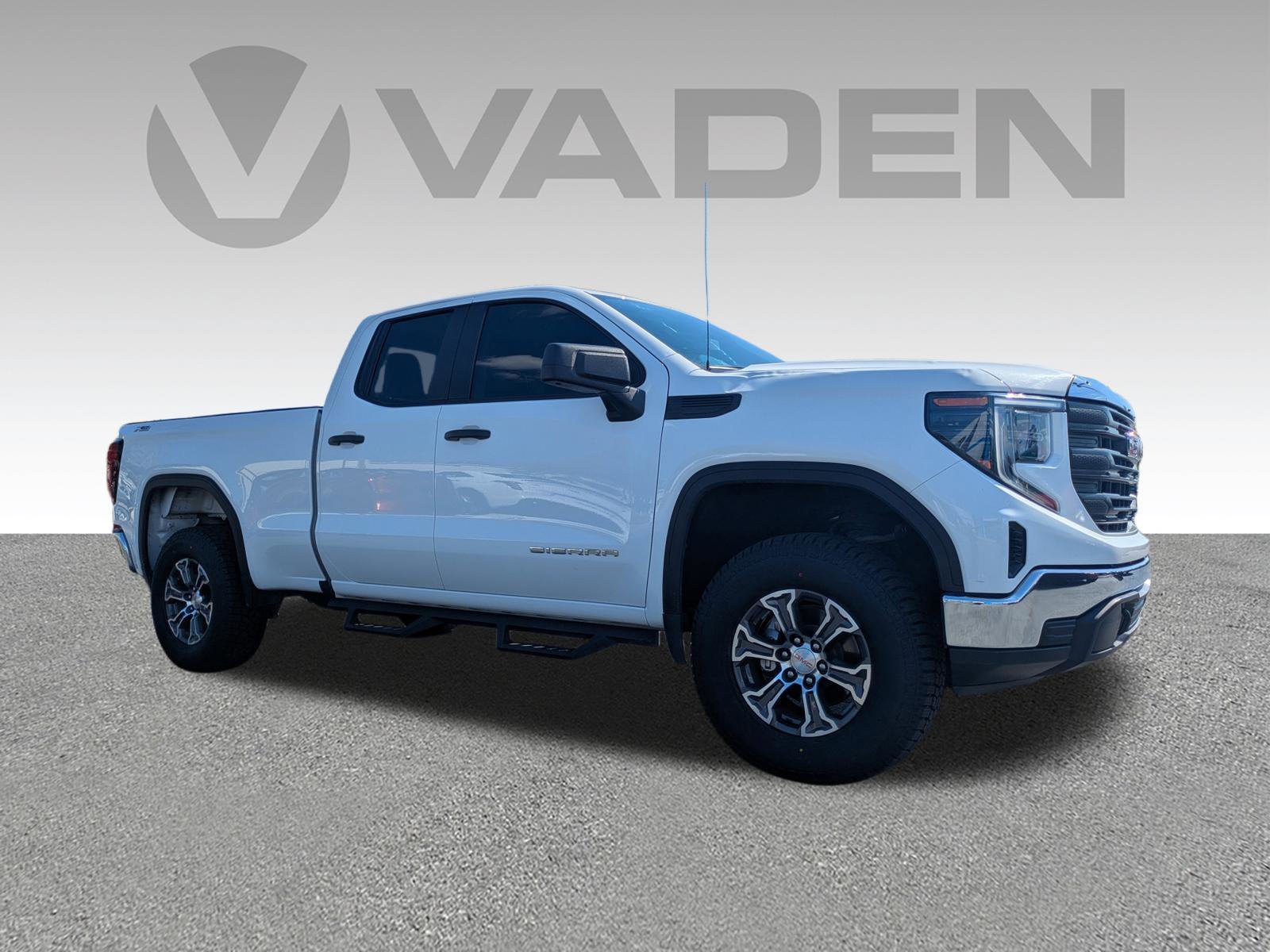 Used 2023 GMC Sierra 1500 Pro w/ Convenience Package image 3