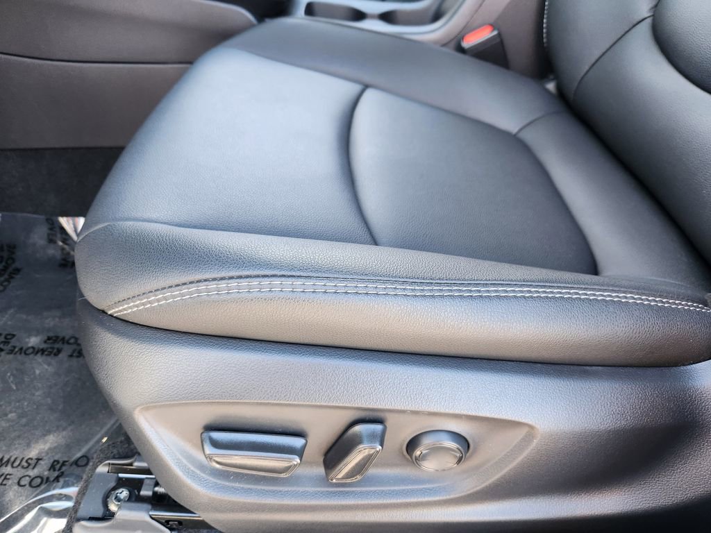 Used 2026 Toyota Corolla Cross XLE w/ Convenience Package image 15