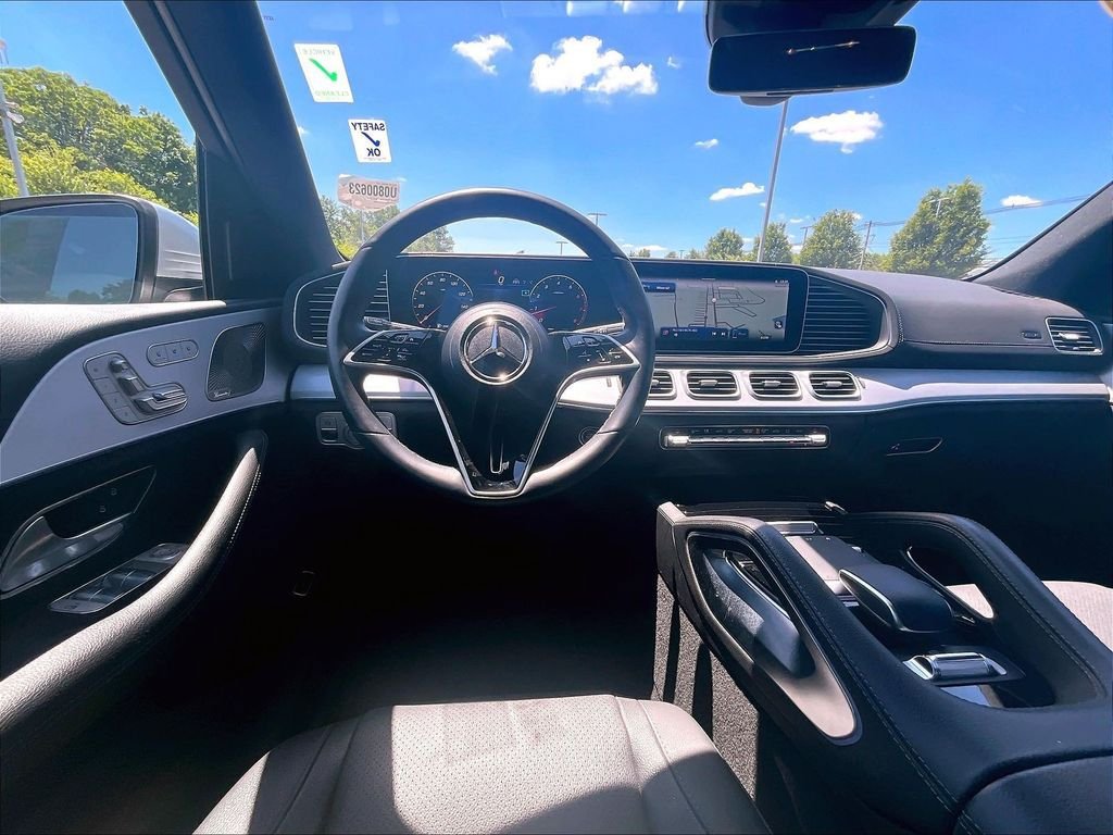 Used 2025 Mercedes-Benz GLS 450 4MATIC image 18