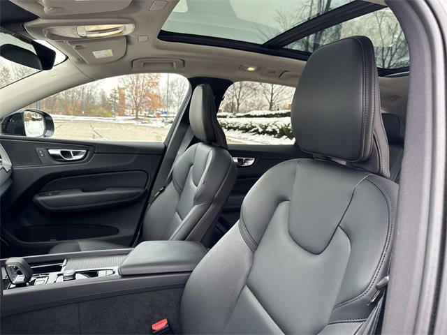 Used 2024 Volvo XC60 B5 Core image 16