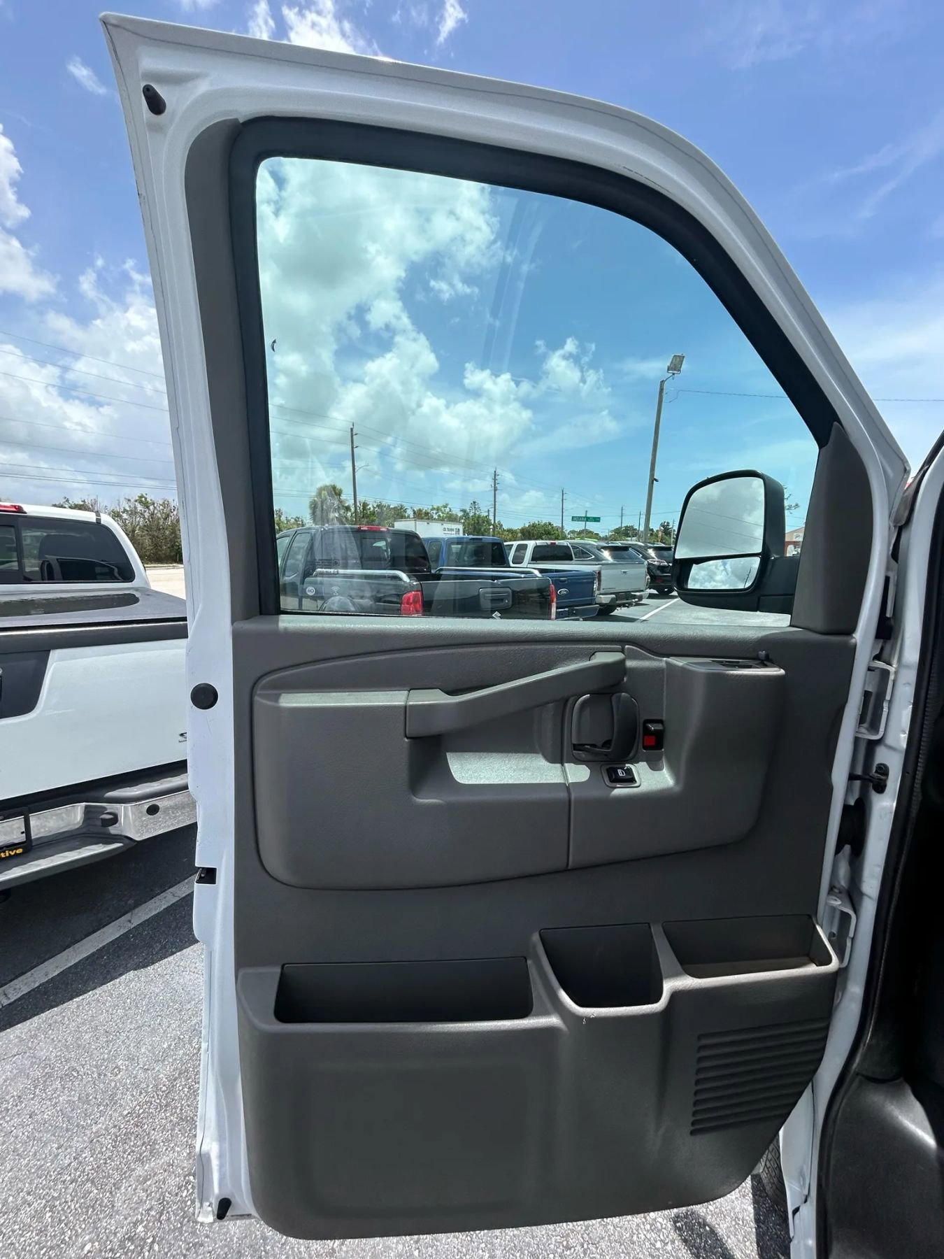 Used 2021 Chevrolet Express 2500 image 20