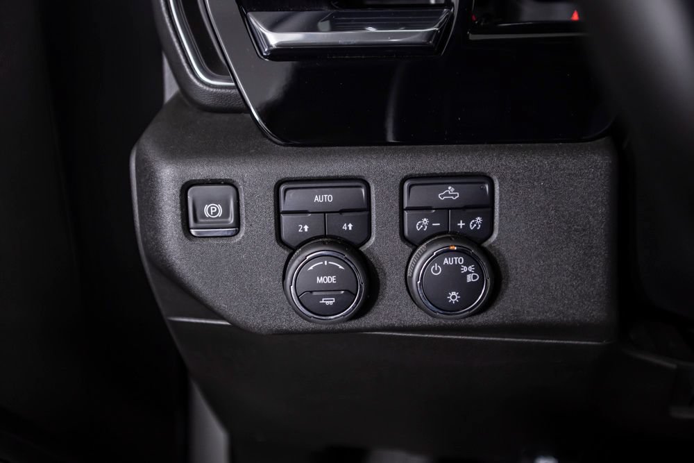 Used 2025 Chevrolet Silverado 1500 LT AWD/4WD image 31