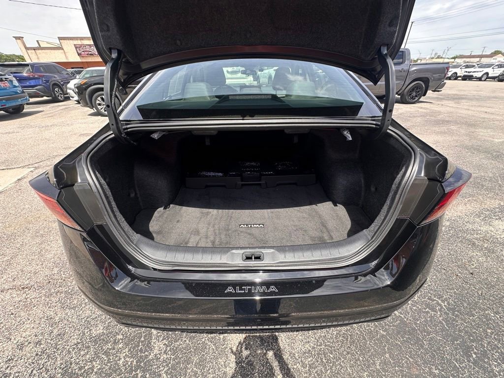 Certified 2025 Nissan Altima 2.5 SR w/ SR Premium Package FWD image 6