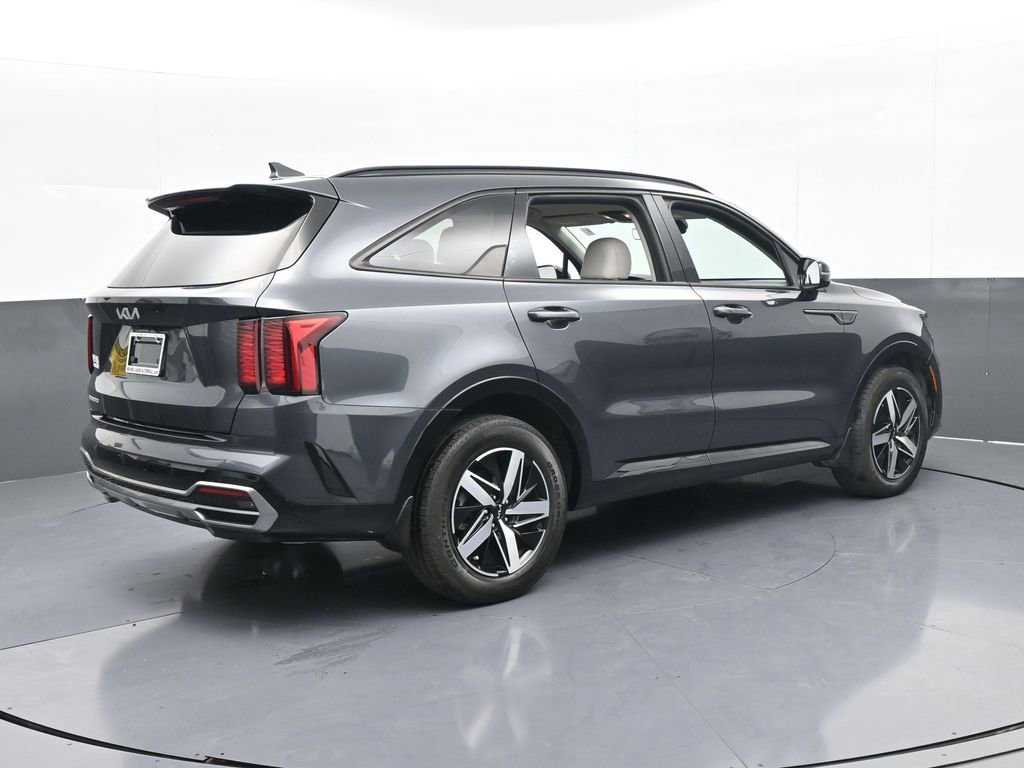 Used 2023 Kia Sorento S image 6