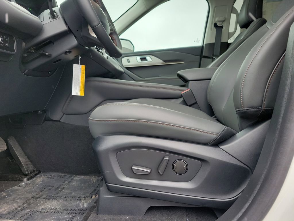 New 2025 Ford Explorer Active w/ Active Comfort Package image 17