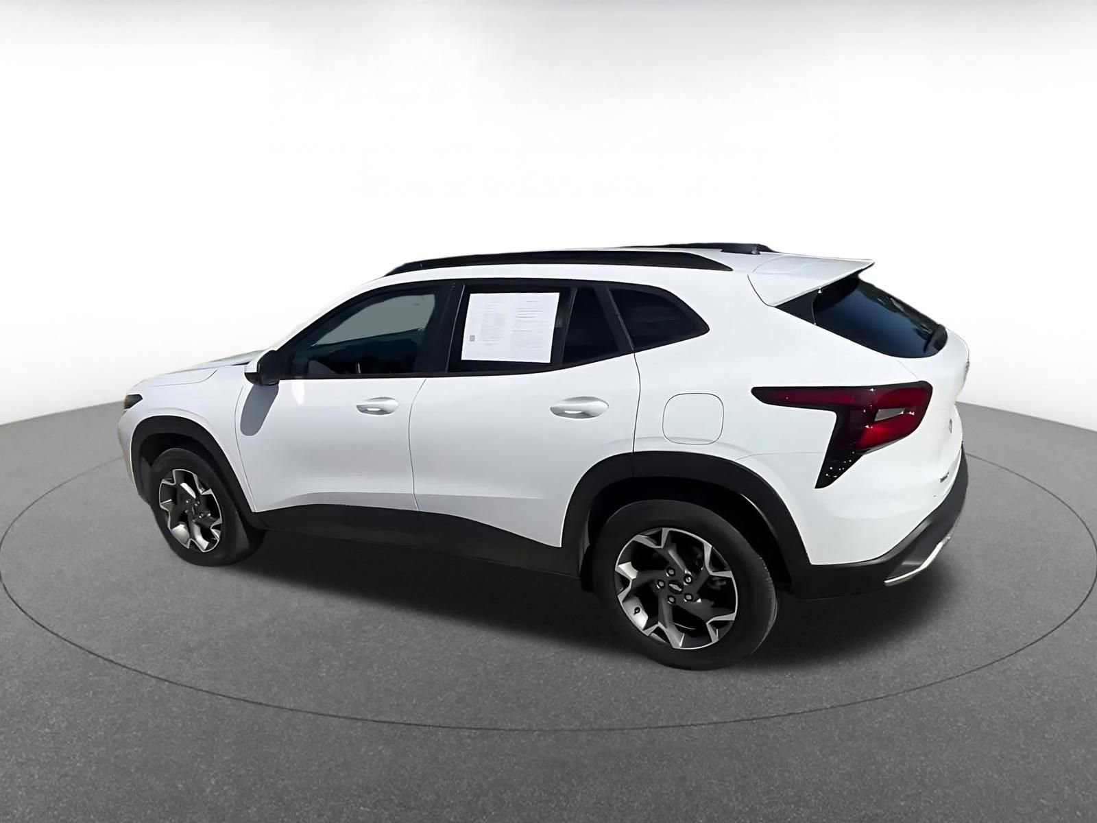 Used 2025 Chevrolet Trax LT image 10