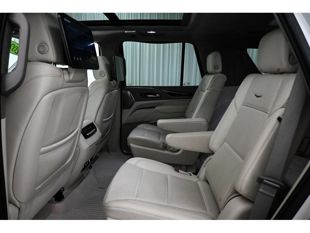 Used 2024 Cadillac Escalade Sport Platinum w/ LPO, ONYX Package AWD/4WD image 22