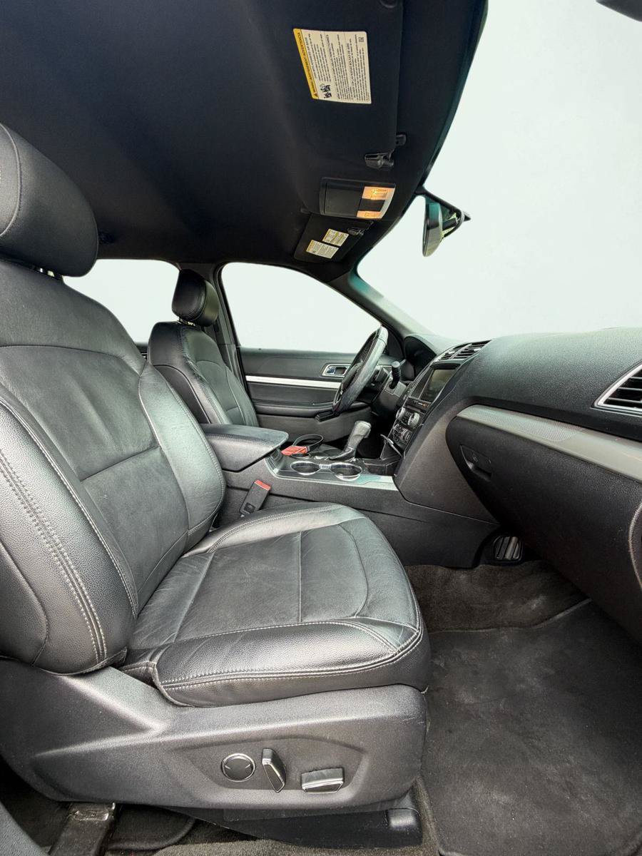 Used 2016 Ford Explorer XLT w/ Equipment Group 202A FWD image 23