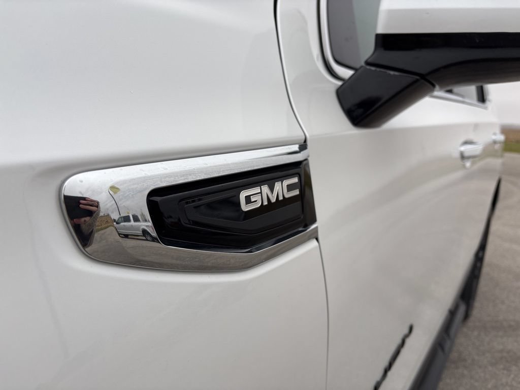 Used 2023 GMC Yukon SLT AWD/4WD image 6