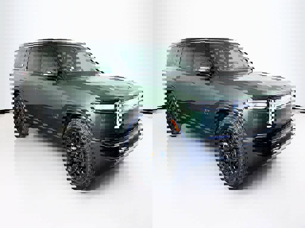 Used 2025 Rivian R1S Adventure image 22