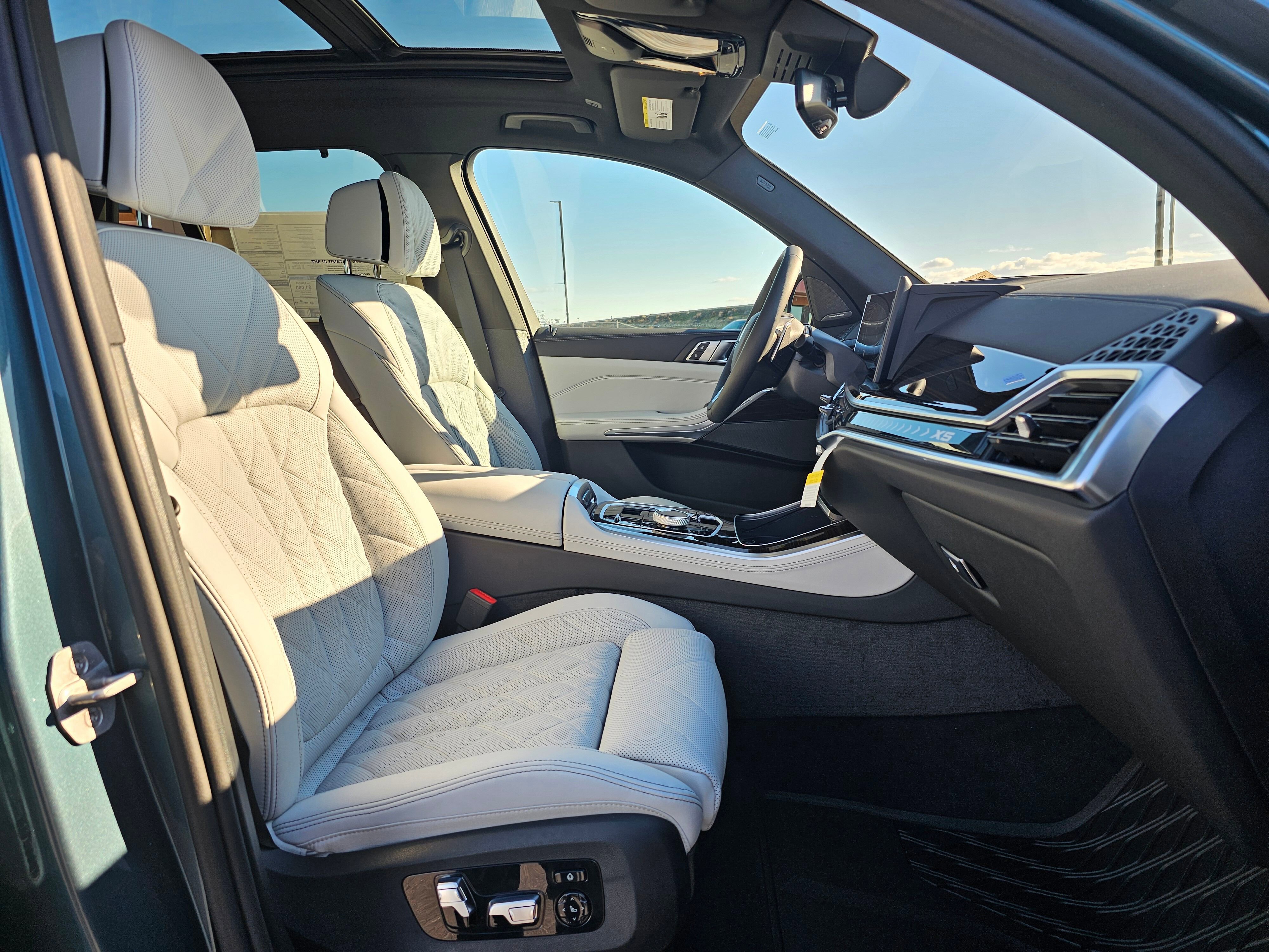 New 2026 BMW X5 xDrive50e w/ Executive Package image 15