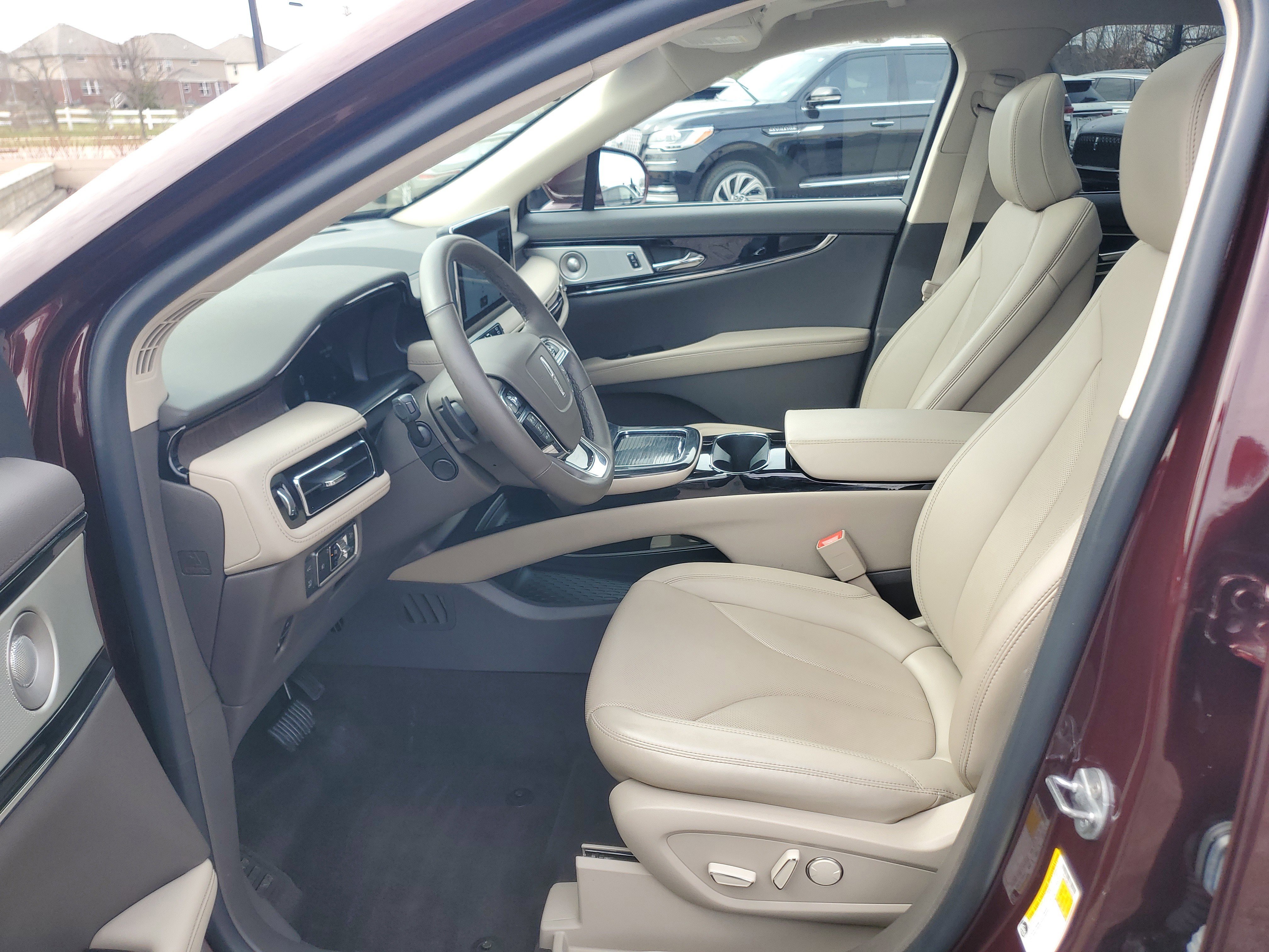 Certified 2023 Lincoln Nautilus Reserve w/ Equipment Group 202A AWD/4WD image 12