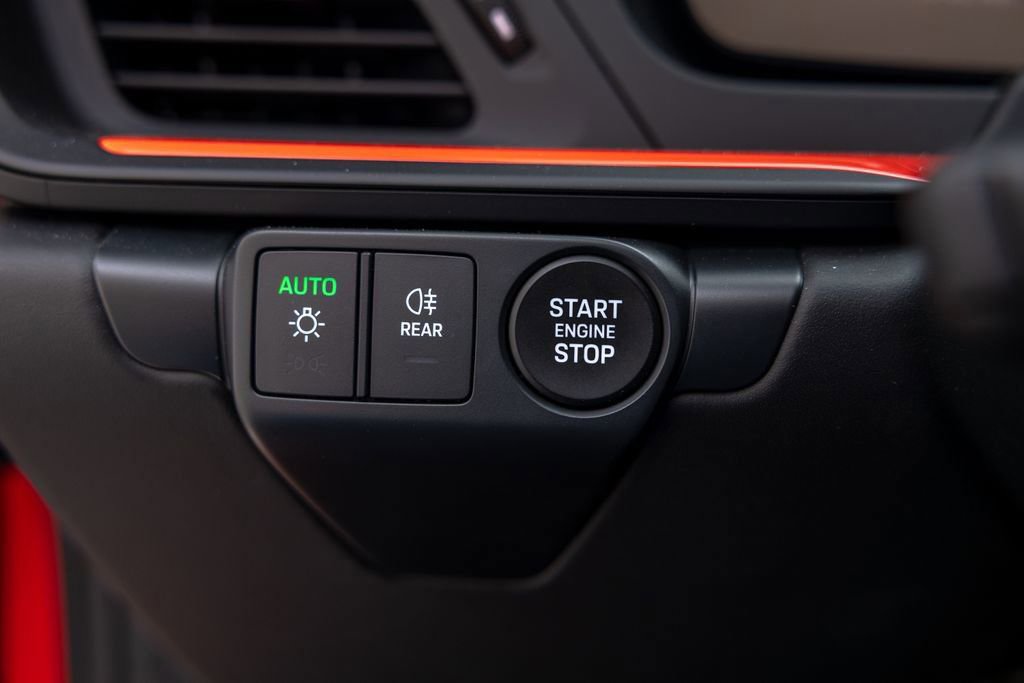 Used 2025 Porsche 911 Carrera T RWD image 33