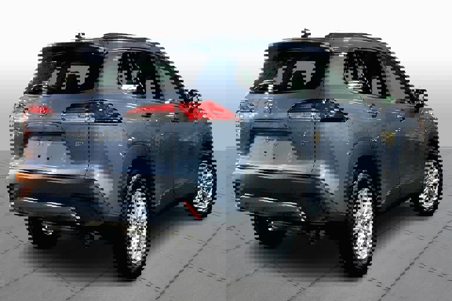 Used 2025 Toyota Corolla Cross LE image 13