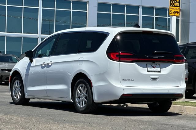 New 2027 Chrysler Pacifica Select FWD image 5
