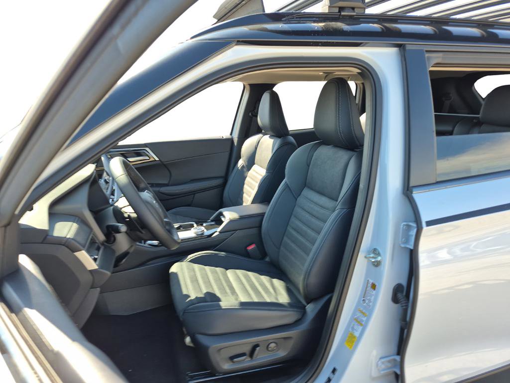 New 2026 Mitsubishi Outlander AWD image 16