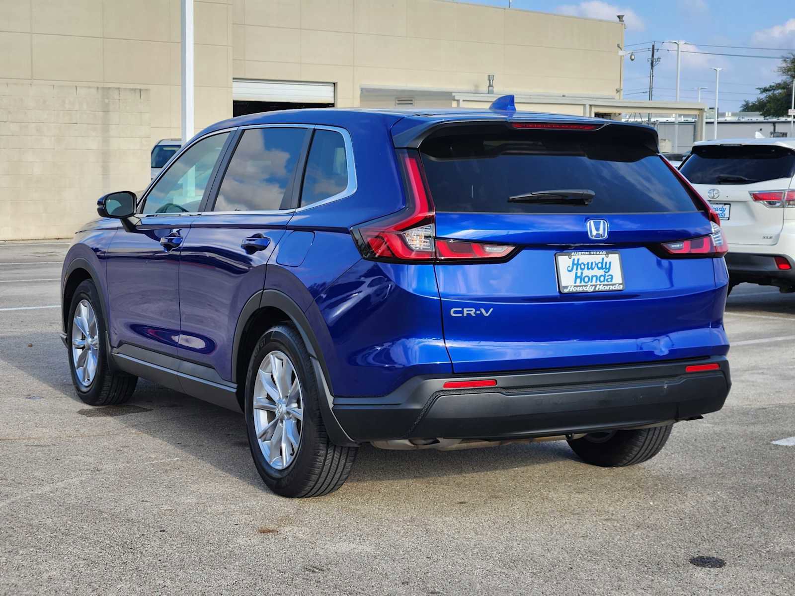 Used 2023 Honda CR-V EX image 5