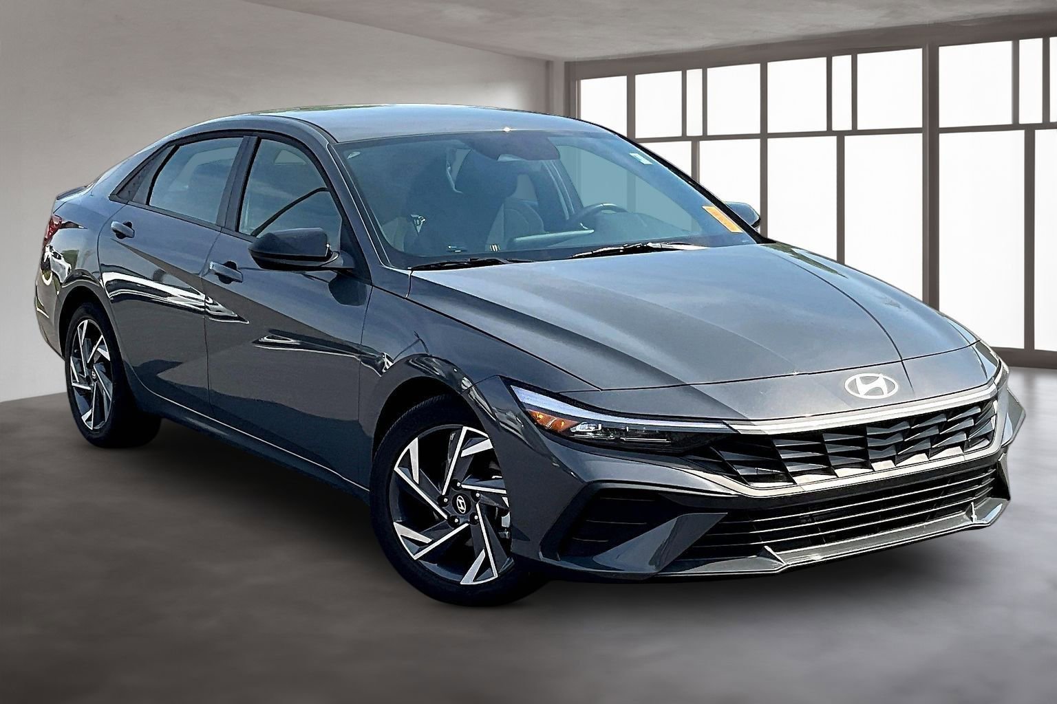 Used 2025 Hyundai Elantra Sport image 1