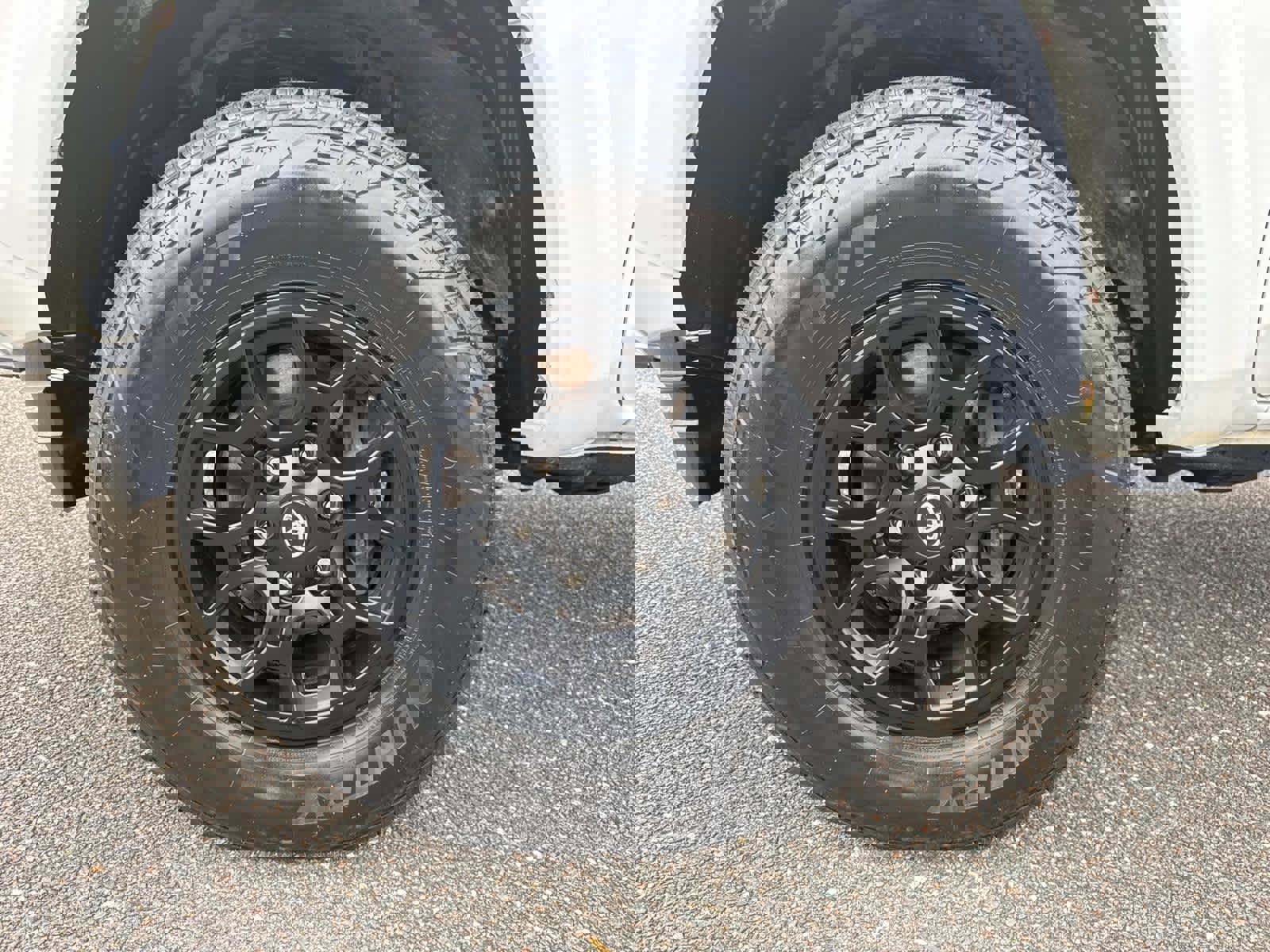 Used 2022 Toyota Tacoma SR5 w/ Technology Package image 10