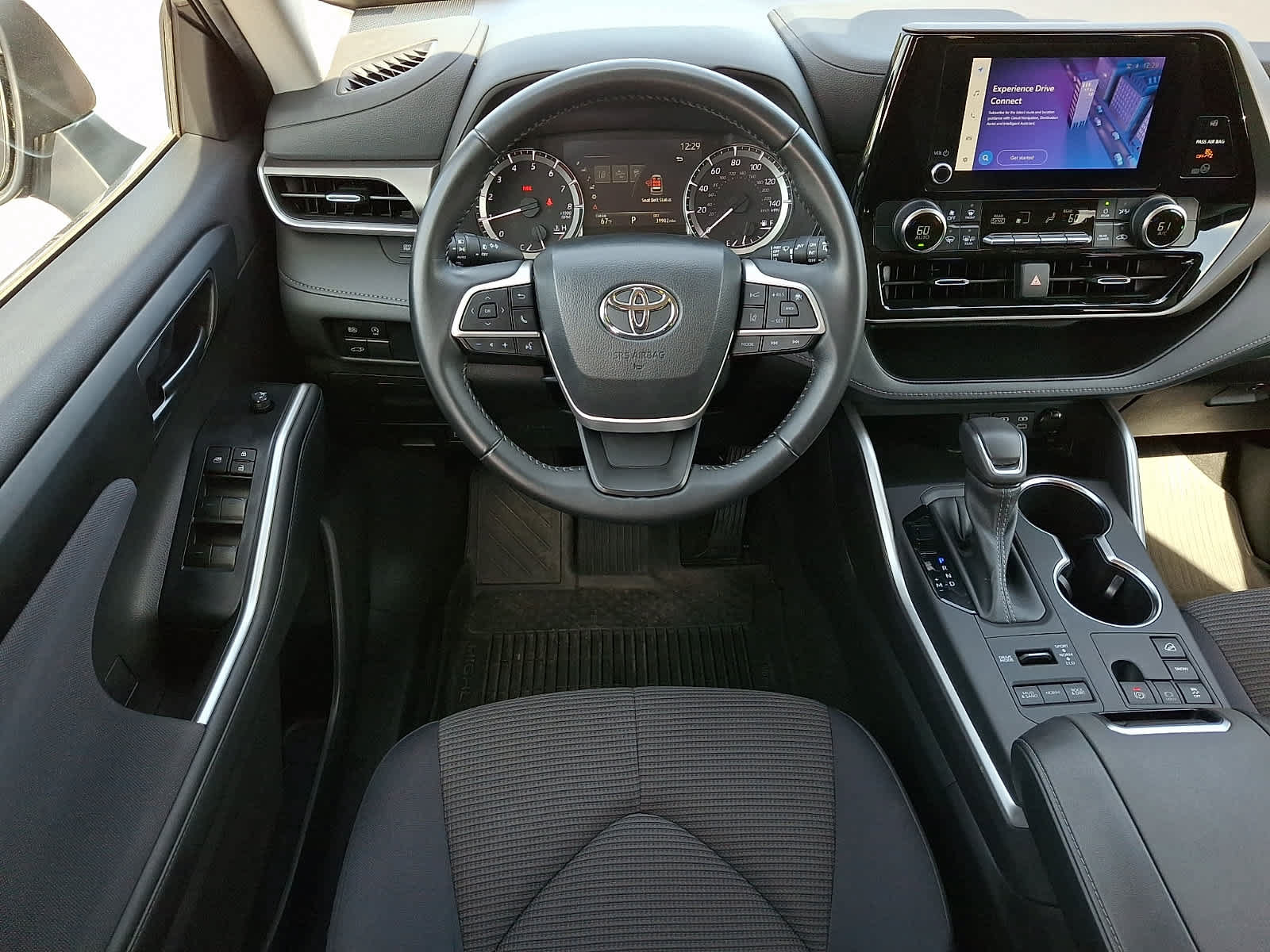 Used 2023 Toyota Highlander LE AWD/4WD image 14