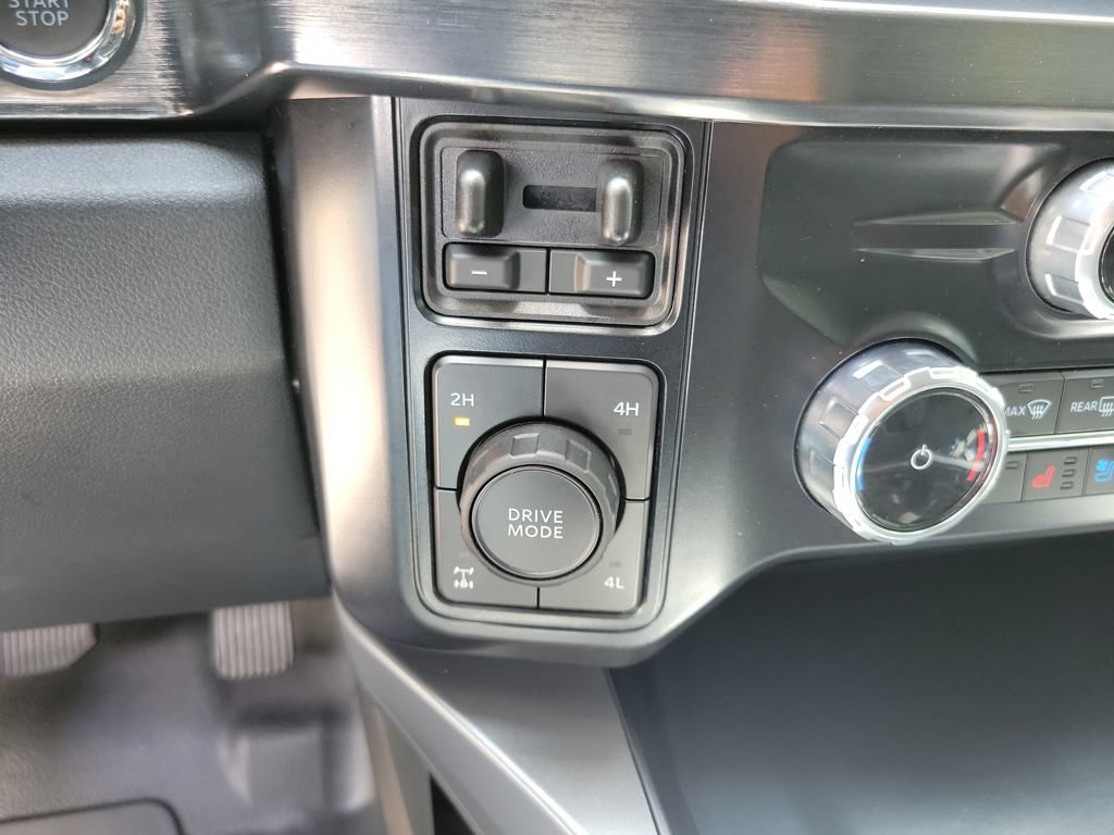 Certified 2025 Ford F250 Lariat w/ Chrome Package AWD/4WD image 29