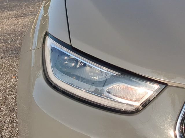 Used 2025 Chrysler Pacifica Select FWD image 9