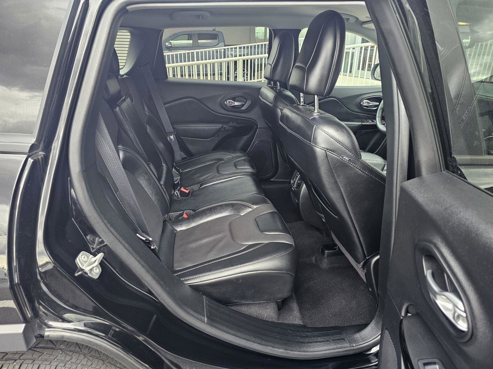 Used 2023 Jeep Cherokee Altitude Lux image 14