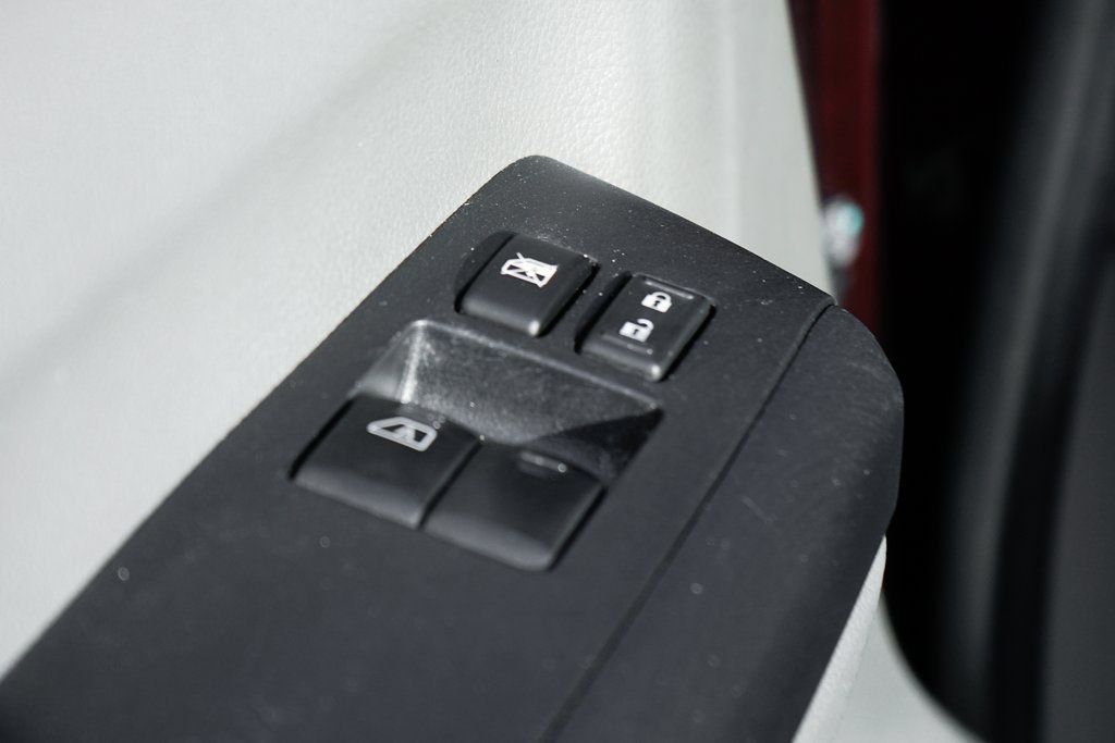 Used 2013 Nissan NV 3500 SV image 21