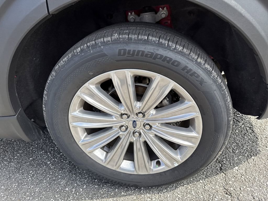 Used 2025 Ford Explorer Platinum w/ LUX Leather Package image 19