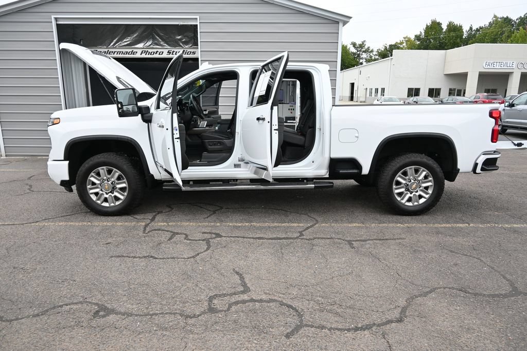 Used 2024 Chevrolet Silverado 2500 High Country w/ High Country Premium Package AWD/4WD image 9