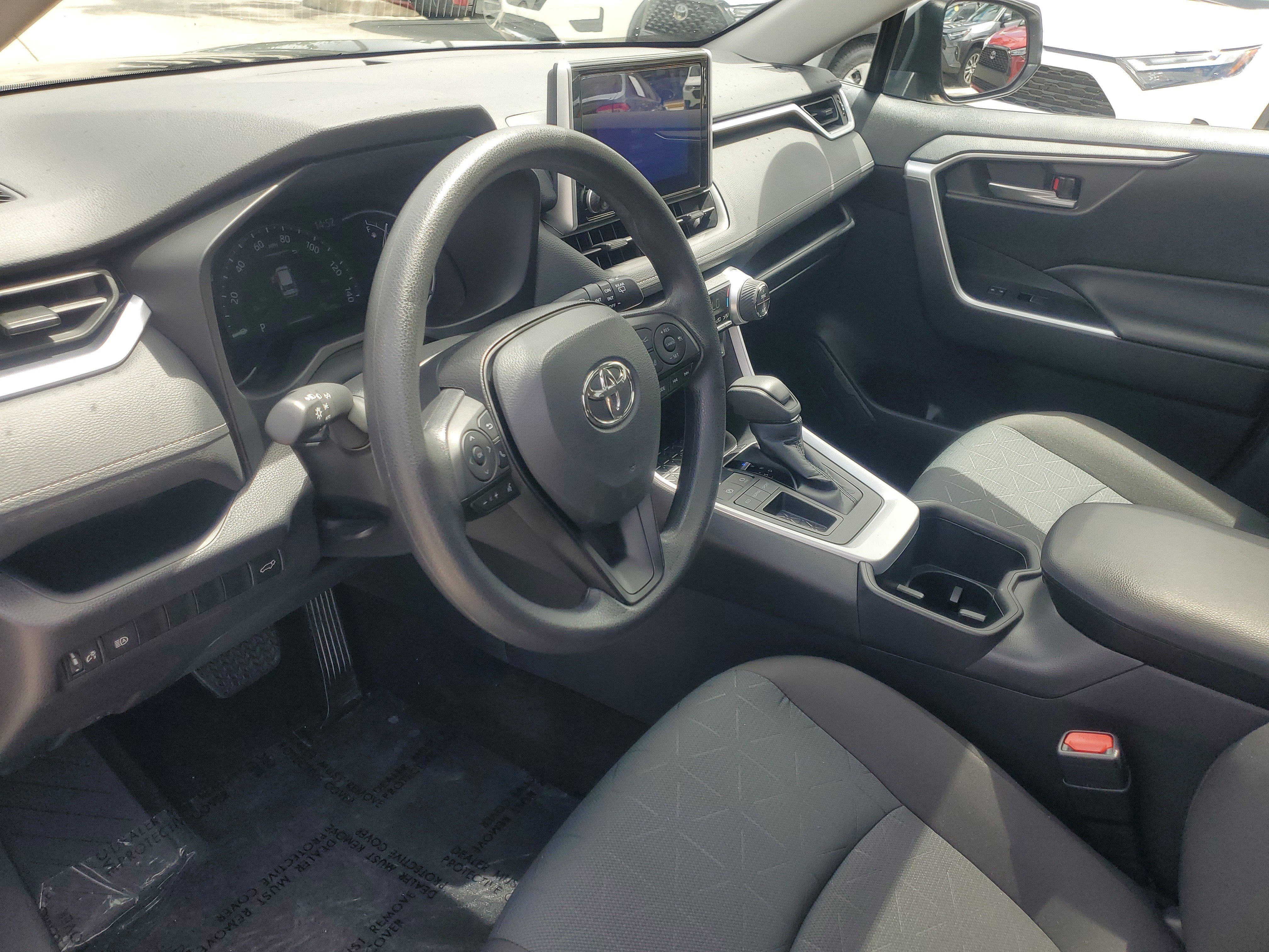 Certified 2025 Toyota RAV4 XLE w/ Convenience Package FWD image 17