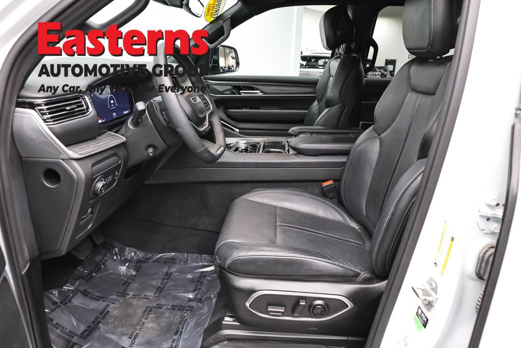 Used 2024 Jeep Wagoneer L Series II RWD image 14