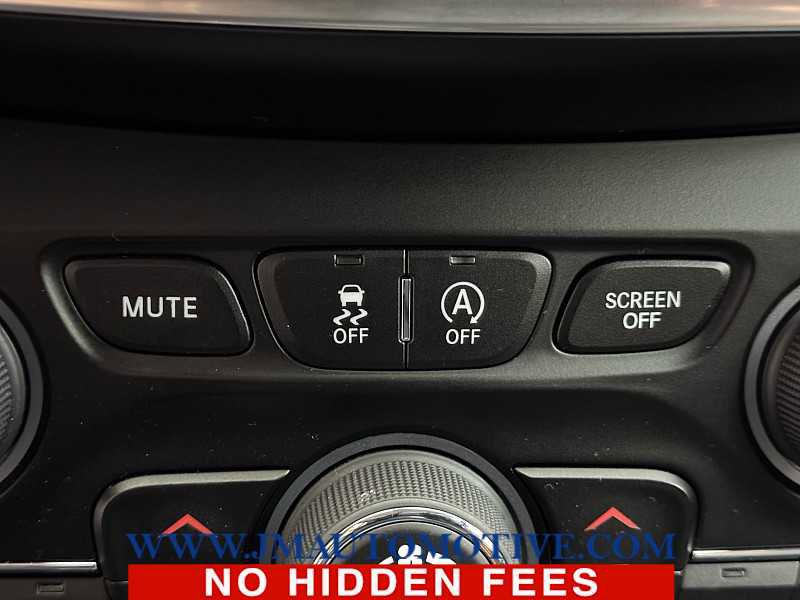 Used 2019 Jeep Cherokee Limited image 39