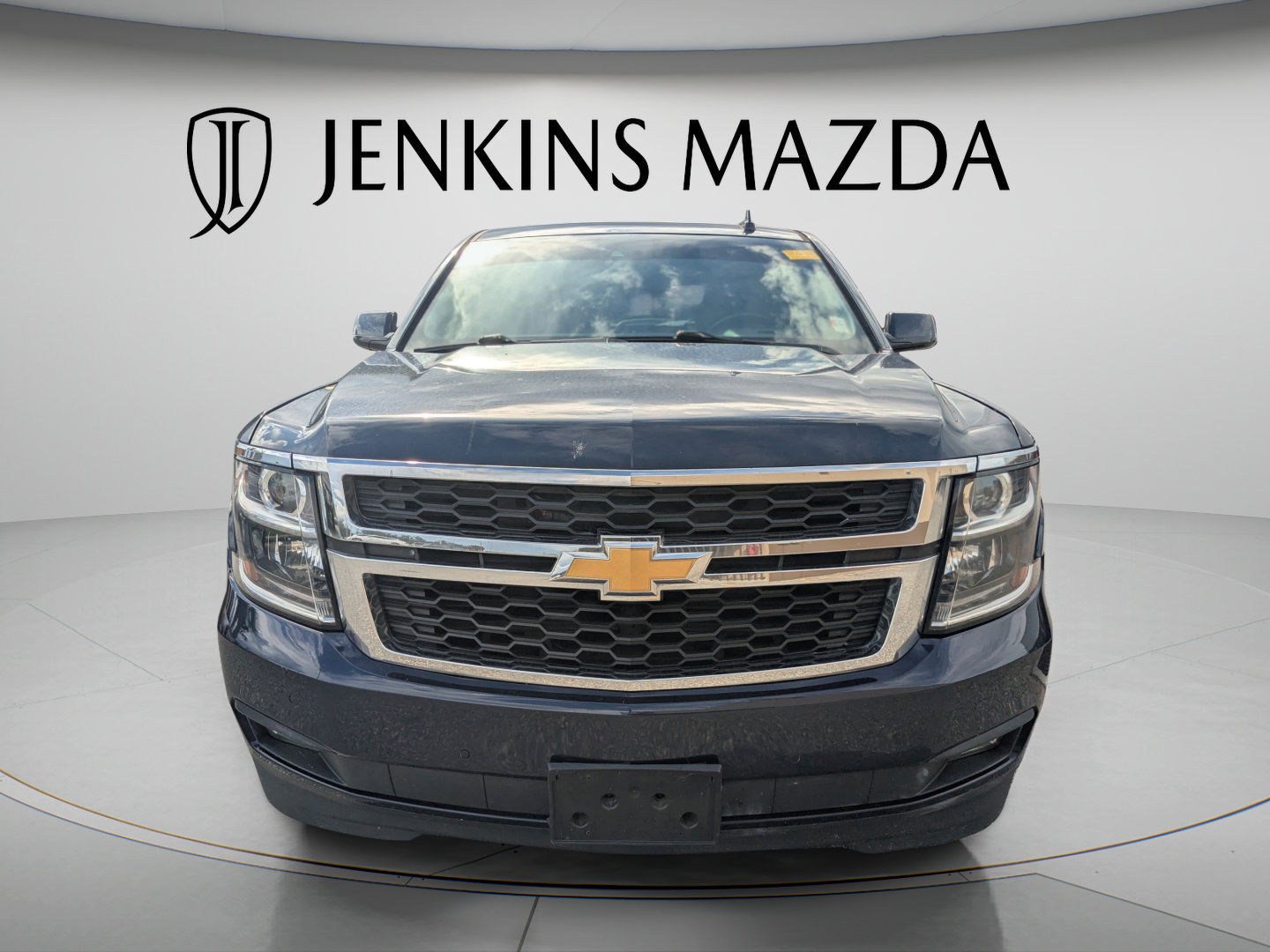 Used 2019 Chevrolet Tahoe LT w/ Luxury Package AWD/4WD image 2