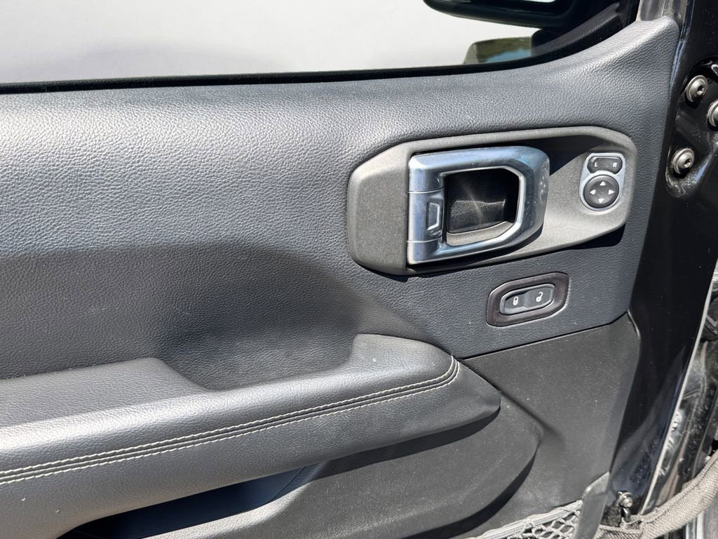 Used 2018 Jeep Wrangler Unlimited Sahara image 23