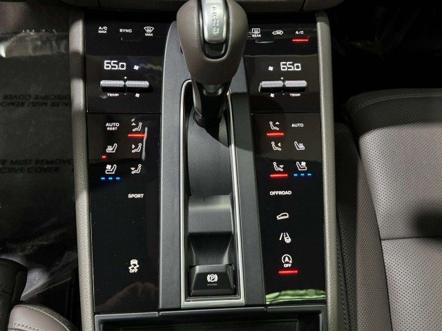 Used 2024 Porsche Macan image 65