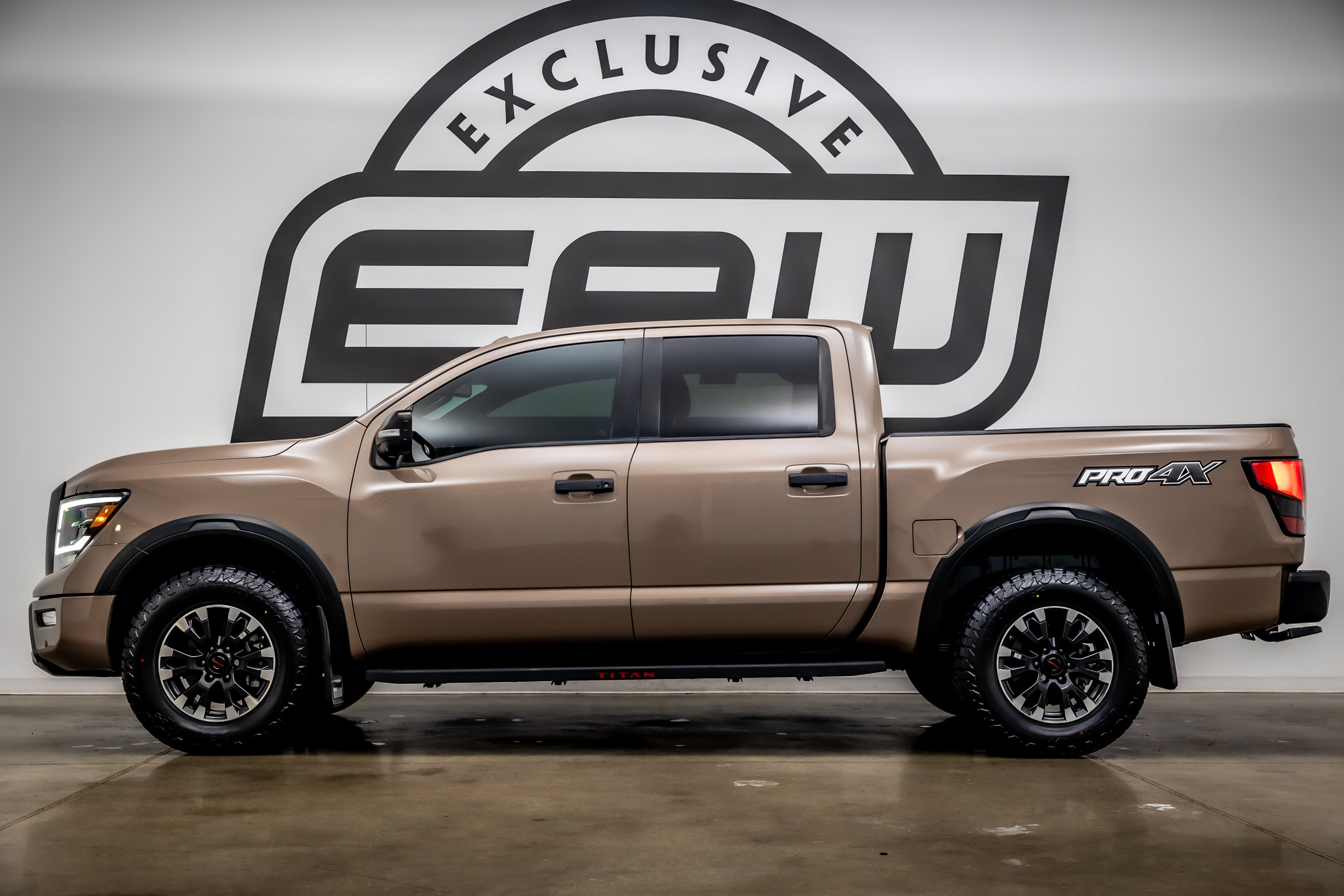 Used 2020 Nissan Titan PRO-4X w/ Pro-4x Convenience Package AWD/4WD image 6