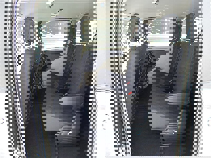 Used 2018 Dodge Grand Caravan SE w/ UConnect Hands-Free Group image 19