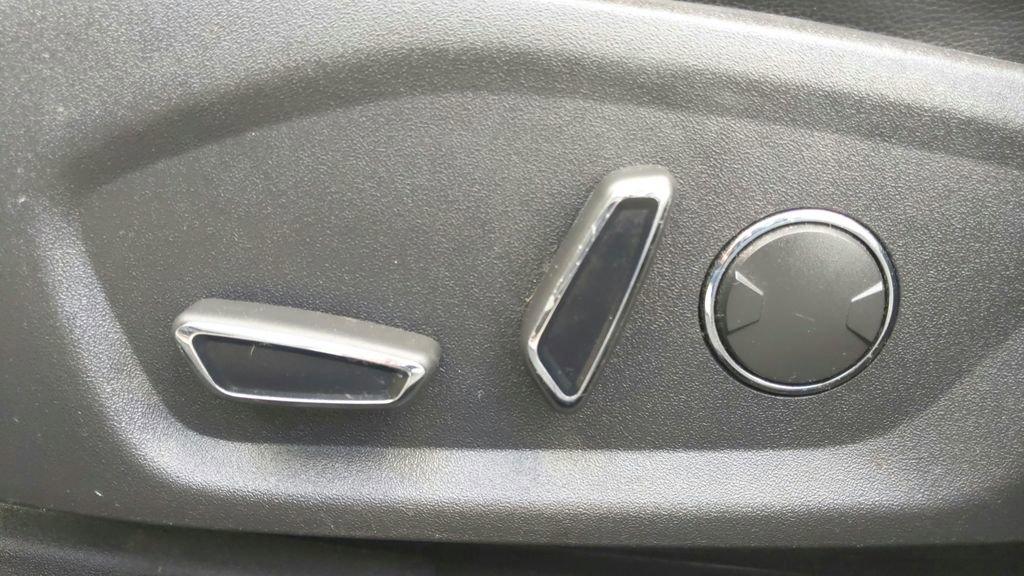 Used 2014 Ford Fusion SE w/ Equipment Group 202A FWD image 17